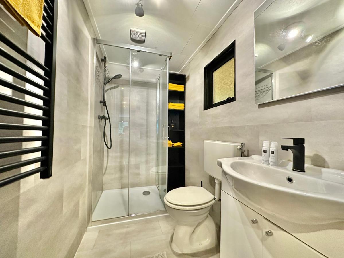 Gezellig Chalet Met 2 Slaapkamers Aan Bosrand Erm Ngoại thất bức ảnh